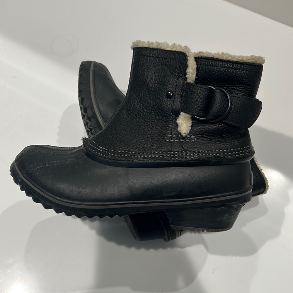 Black Sorel Winter Ankle Boots size 8.5